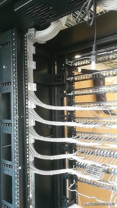 弱電工程機柜施工理線 哪個方案最佳？